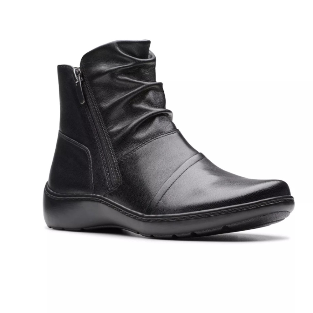 Clarks Booties NIB size 9.5W